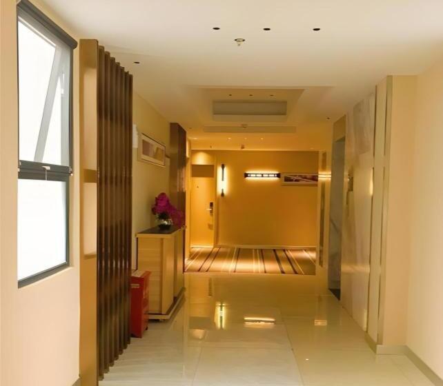 هتل City Comfort Inn Wuhan East Lake Scenic Area Happy Valley