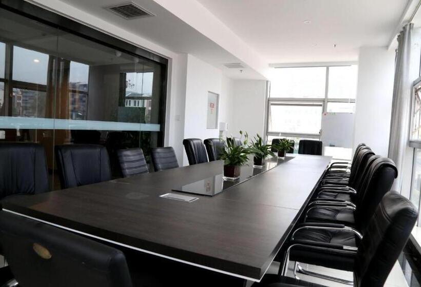 Отель James Joyce Coffetel Chengde Mountain Resort Peak Dynasty Cultural Industrial Park