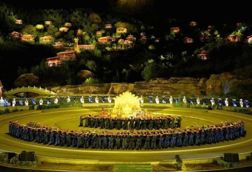 Отель James Joyce Coffetel Chengde Mountain Resort Peak Dynasty Cultural Industrial Park