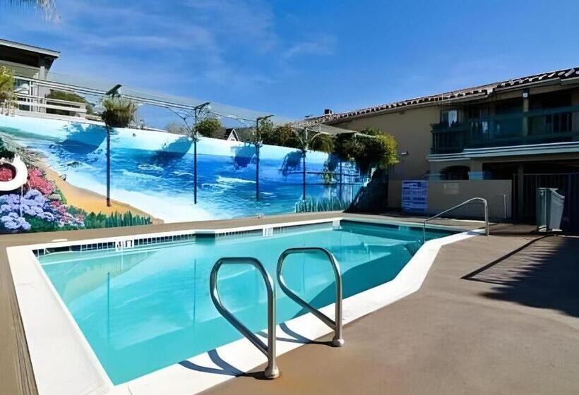 Отель Laguna Brisas   A Beach