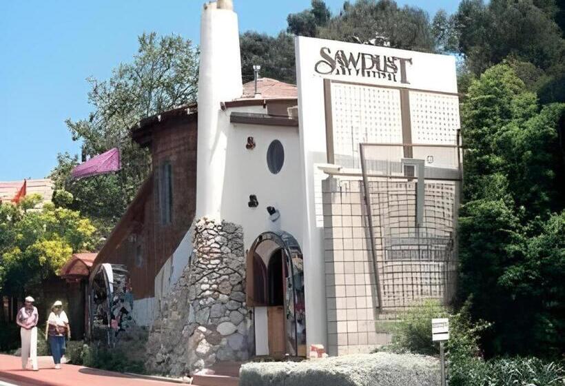 Отель Laguna Brisas   A Beach