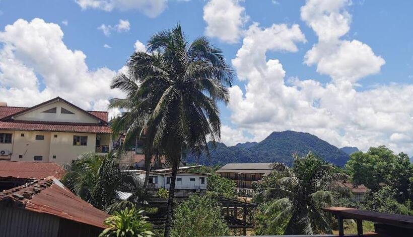 هتل Leng Saysana Guesthouse