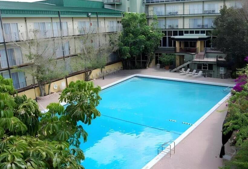 فندق Magnuson Grand Conference