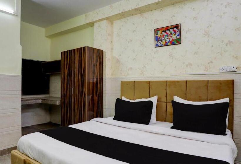 Отель O The Glory Near Sector 18 Metro