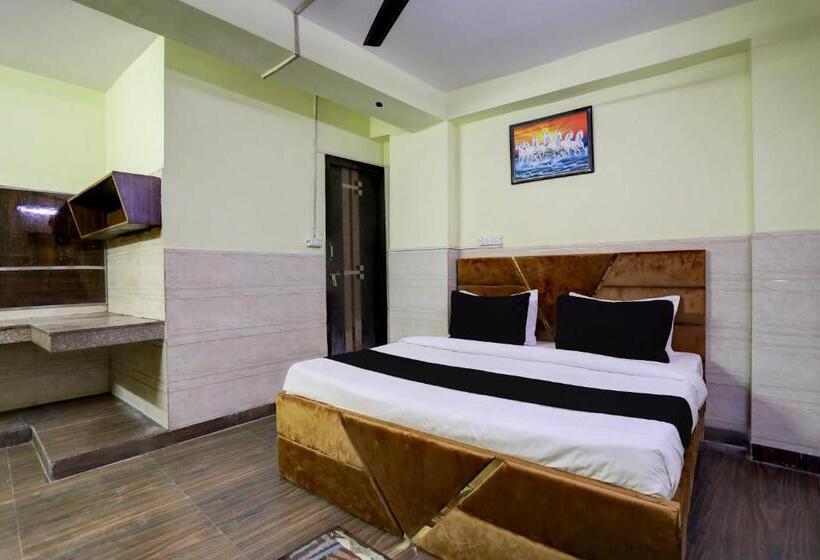 Отель O The Glory Near Sector 18 Metro