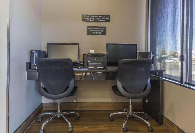 호텔 Quality Inn & Suites