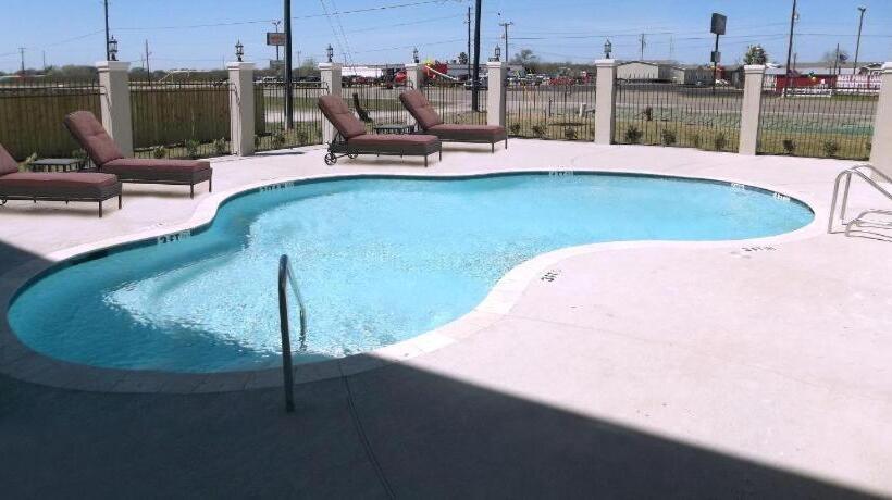 Отель Quality Inn & Suites Victoria East