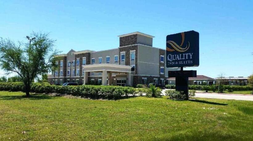 Отель Quality Inn & Suites Victoria East