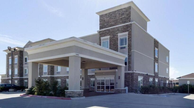 Отель Quality Inn & Suites Victoria East