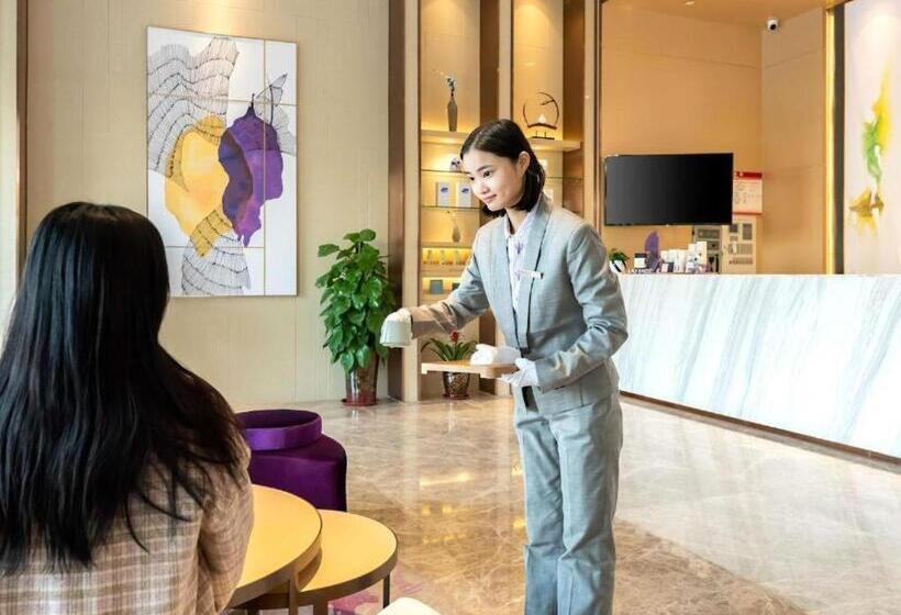 Lavande Hotel Lushan Wuzhou International Business Trade City
