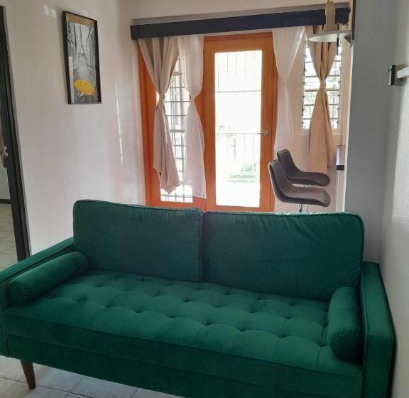 پانسیون Nomads Nest