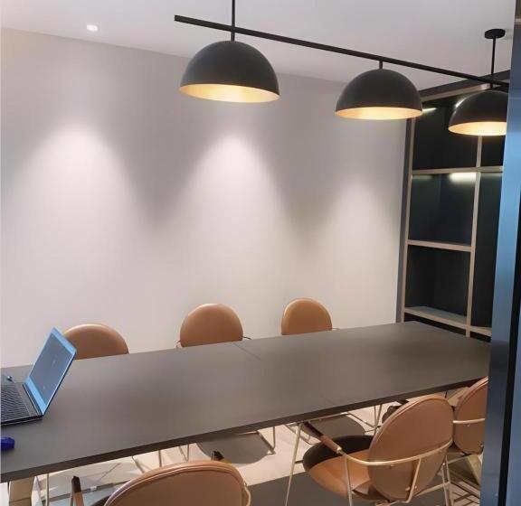 Premier City Comfort Hotel Wuhan Yellow Crane Shouyi Road Metro Station