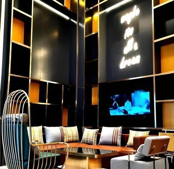 Premier City Comfort Hotel Wuhan Yellow Crane Shouyi Road Metro Station