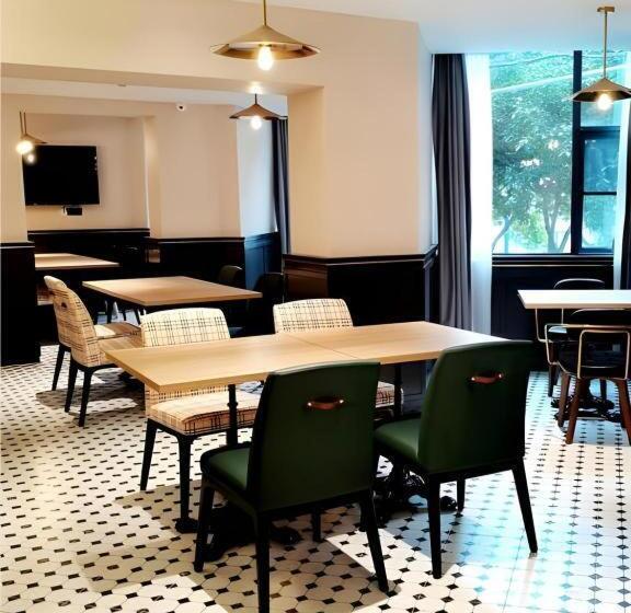 Premier City Comfort Hotel Wuhan Yellow Crane Shouyi Road Metro Station