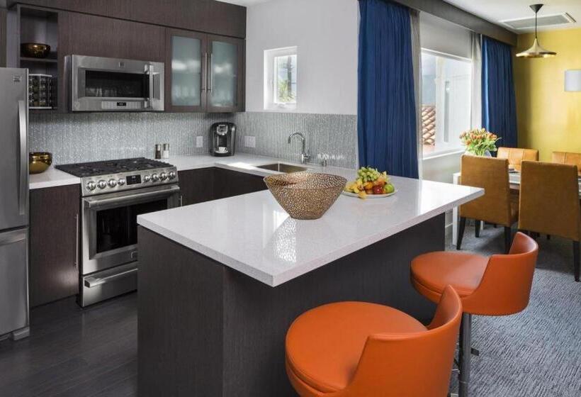 Sunset Marquis Hotel & Villas