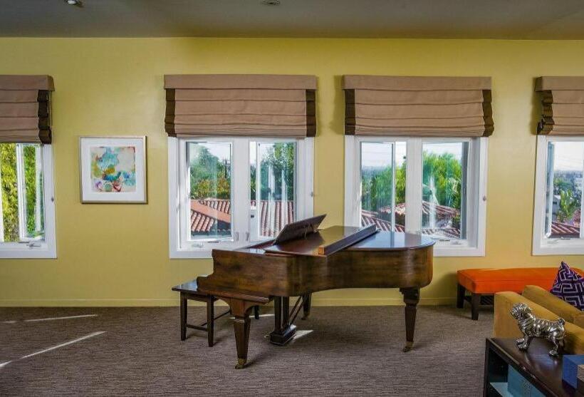 Sunset Marquis Hotel & Villas