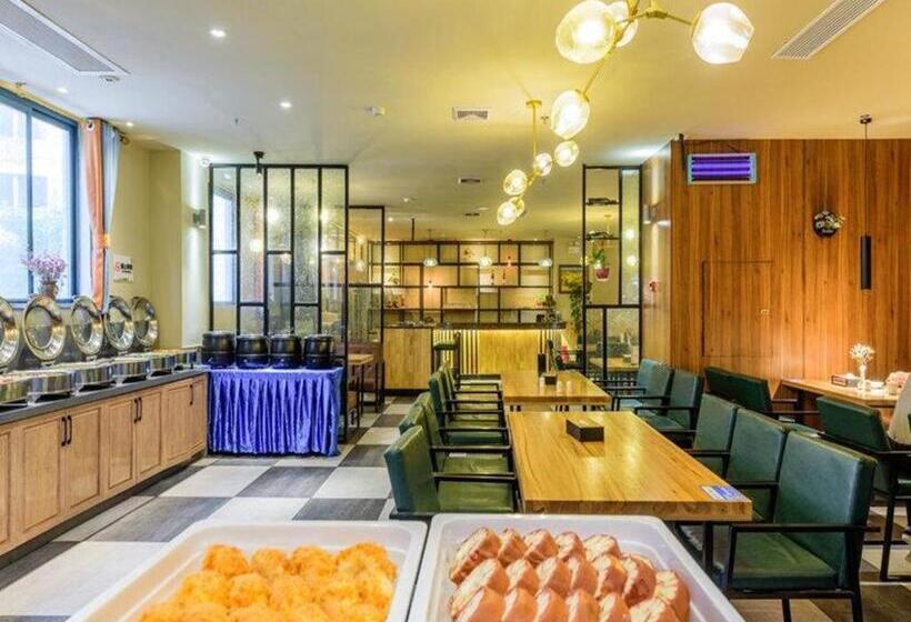 Vienna Hotel Nanning Anji Wanda 33rd Middle School Metro Station