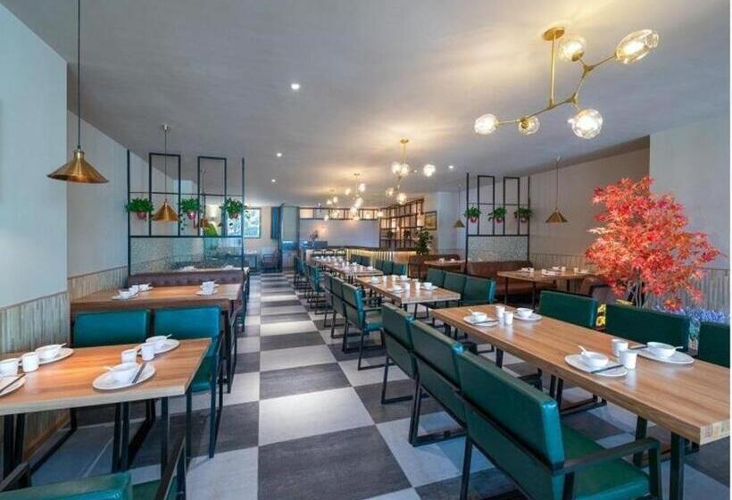 Vienna Hotel Nanning Anji Wanda 33rd Middle School Metro Station