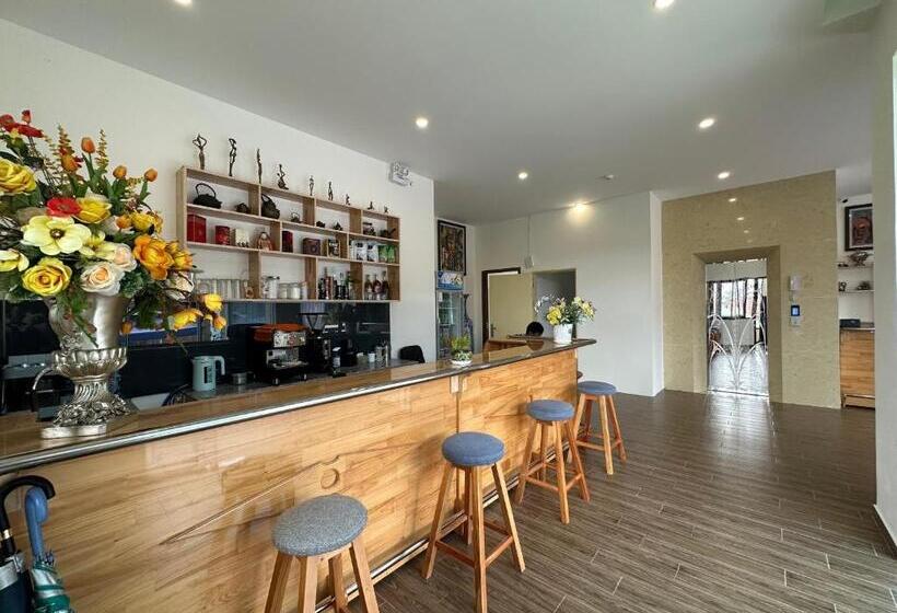 هتل Capital O 1208 Phong Van Villa