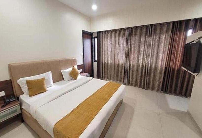 Hotel Raajpath, Vadodara