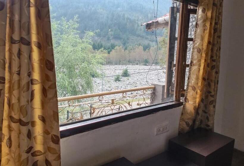 هتل Riverine Cafe & Cottages