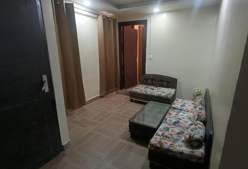 هتل Riverine Cafe & Cottages