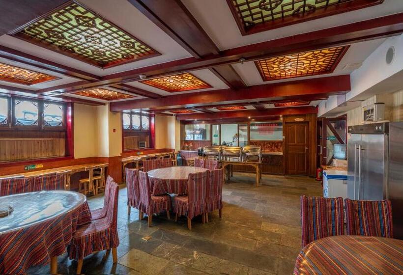 בית מלון כפרי Snow Mount Inn