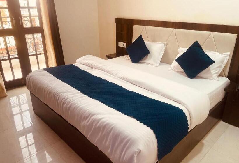 ホテル Divine Ganga   Luxury Comfort ! Travellers Delight ! Budget Friendly ! Prime Location ! Guest Favour