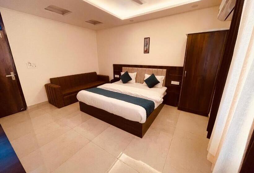 ホテル Divine Ganga   Luxury Comfort ! Travellers Delight ! Budget Friendly ! Prime Location ! Guest Favour