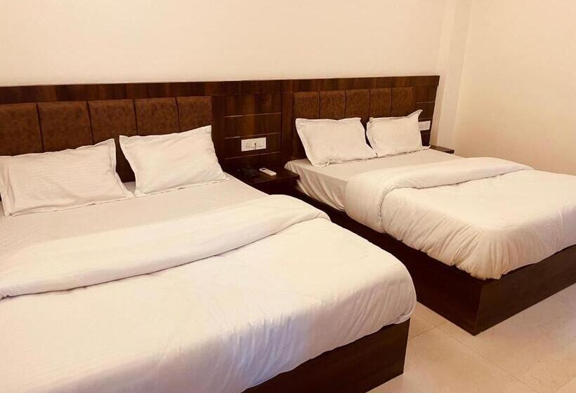 ホテル Divine Ganga   Luxury Comfort ! Travellers Delight ! Budget Friendly ! Prime Location ! Guest Favour