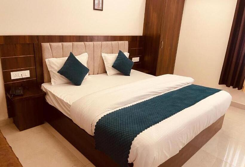 ホテル Divine Ganga   Luxury Comfort ! Travellers Delight ! Budget Friendly ! Prime Location ! Guest Favour