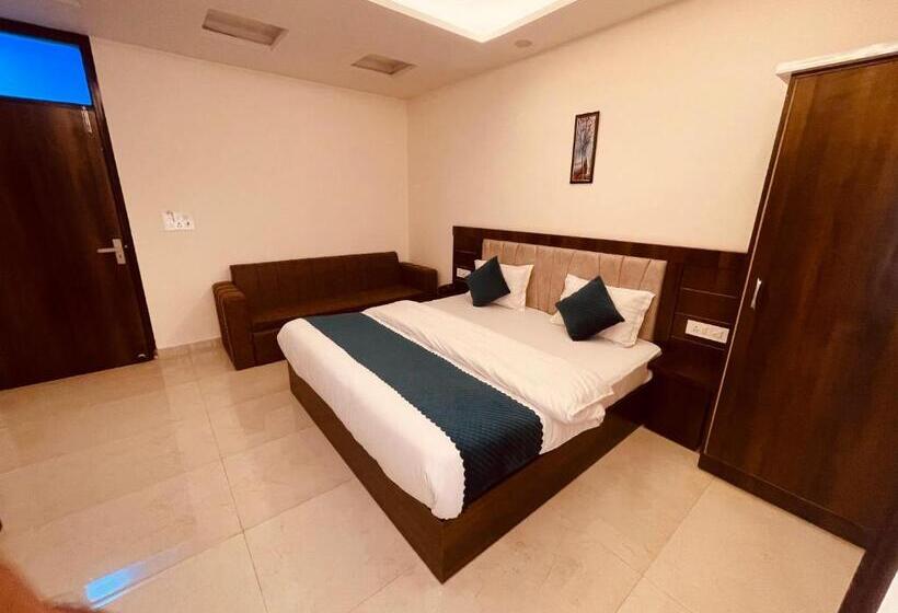 ホテル Divine Ganga   Luxury Comfort ! Travellers Delight ! Budget Friendly ! Prime Location ! Guest Favour
