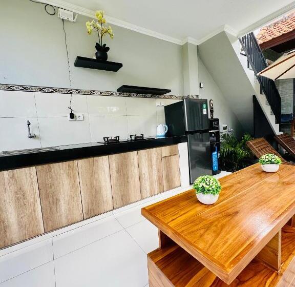 פנסיון Akatara Ubud Villa