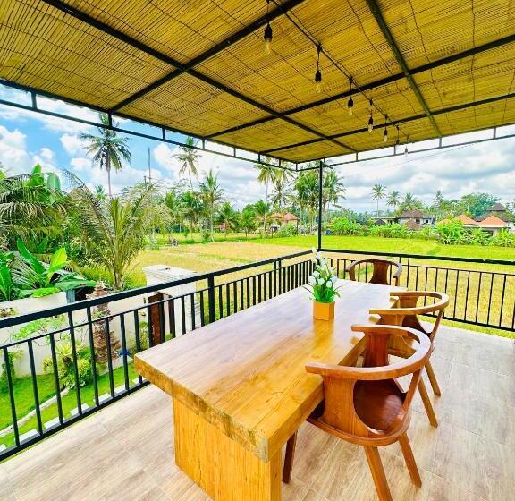 פנסיון Akatara Ubud Villa