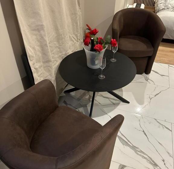 بنسيون Jacuzzi & Sauna Herrlisheim