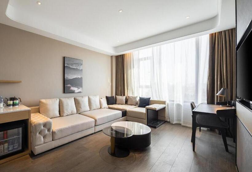 Atour Hotel Chifeng Hongshan Sport Center