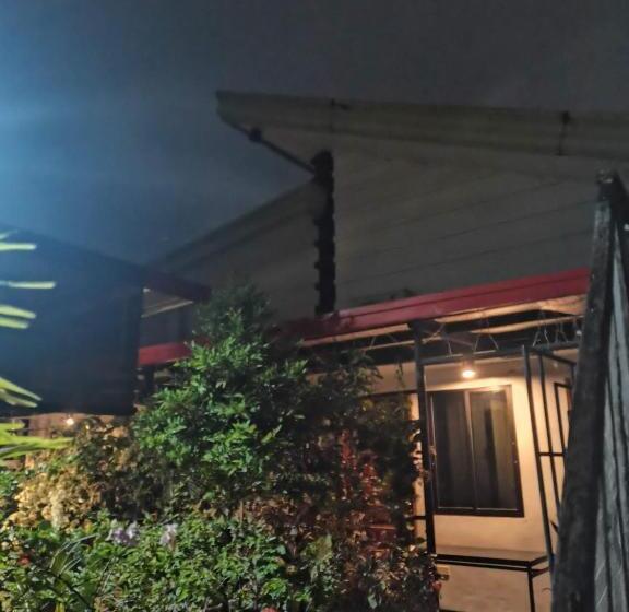 בית מלון כפרי Jkenter Suites