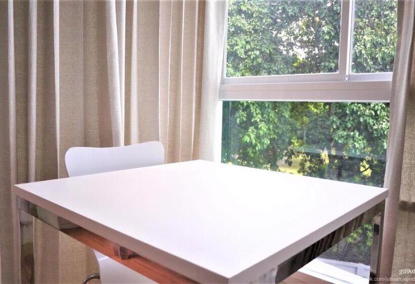 בית מלון כפרי Light Home Phuket Town