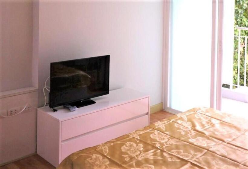 בית מלון כפרי Light Home Phuket Town