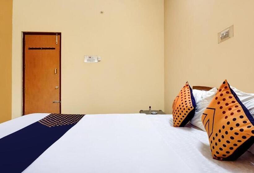 בית מלון כפרי Oyo Sk Homestays