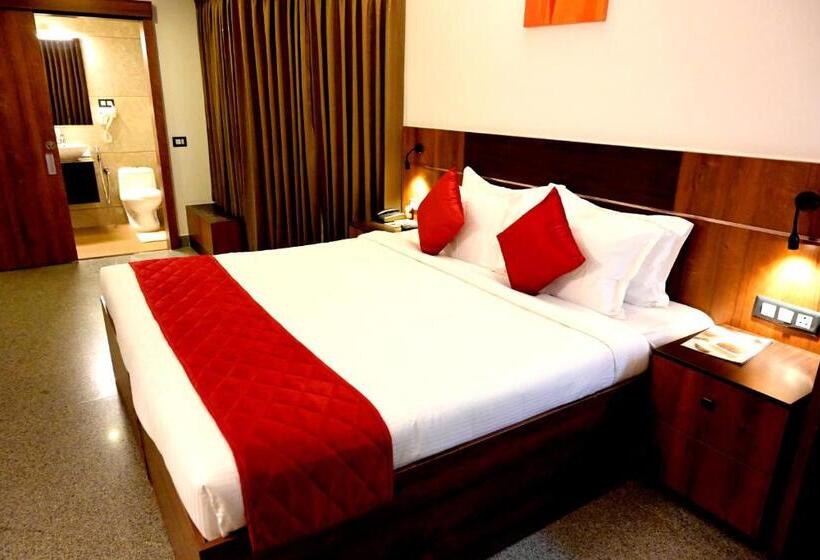 Отель Thamburu International