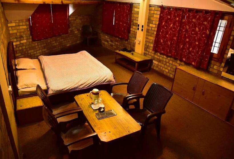 호텔 The Alpine Guest House