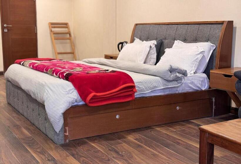 호텔 The Alpine Guest House