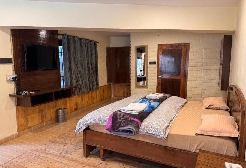 호텔 The Alpine Guest House