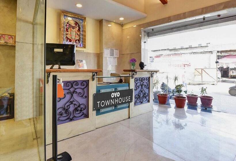 호텔 Super Townhouse Fateh Sagar Formerly Vatika Inn