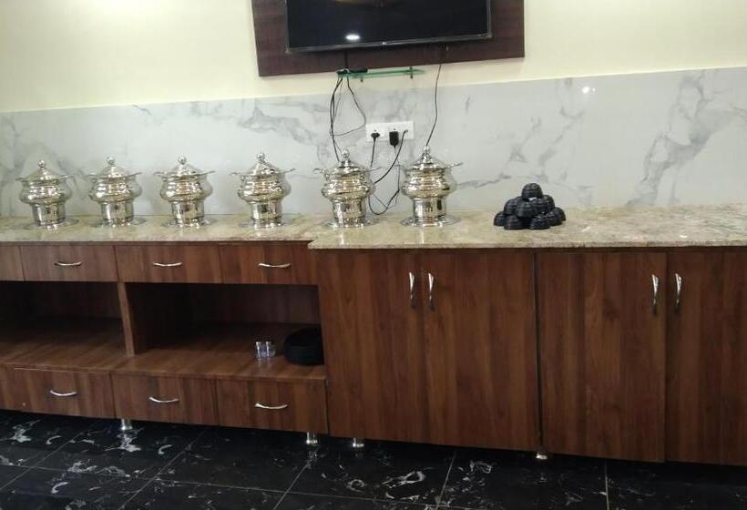 Jmc Hotel G9 Pithampur