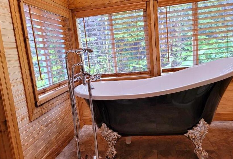 بنسيون Aloha Lodge  Private Eco Log Cabin Near Volcano National Park