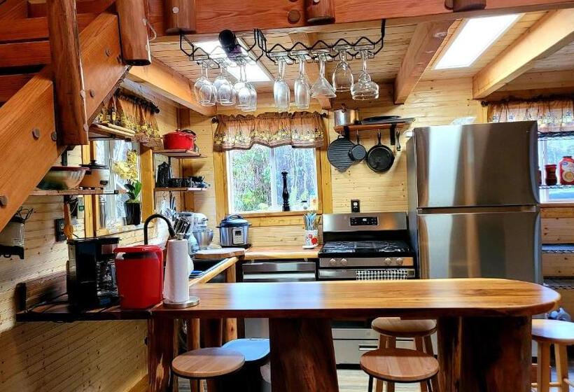 بنسيون Aloha Lodge  Private Eco Log Cabin Near Volcano National Park