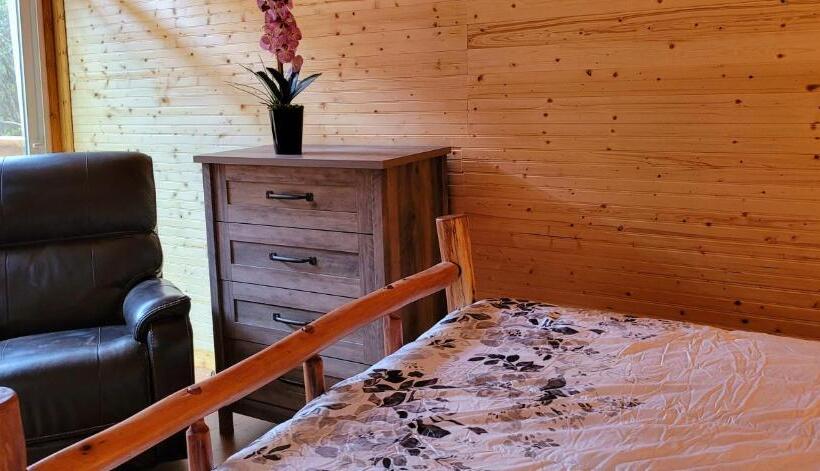 بنسيون Aloha Lodge  Private Eco Log Cabin Near Volcano National Park