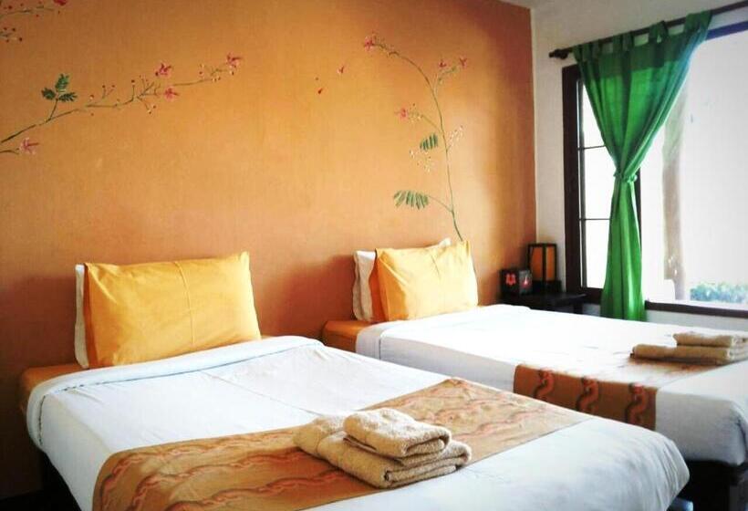 บ้านไม้คนเมือง Baan Mai Kon Muang Pai Resort